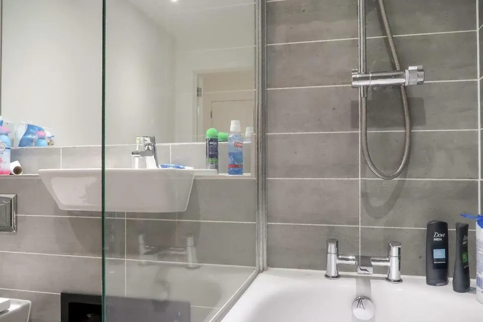 Lamington Heights Apartment London