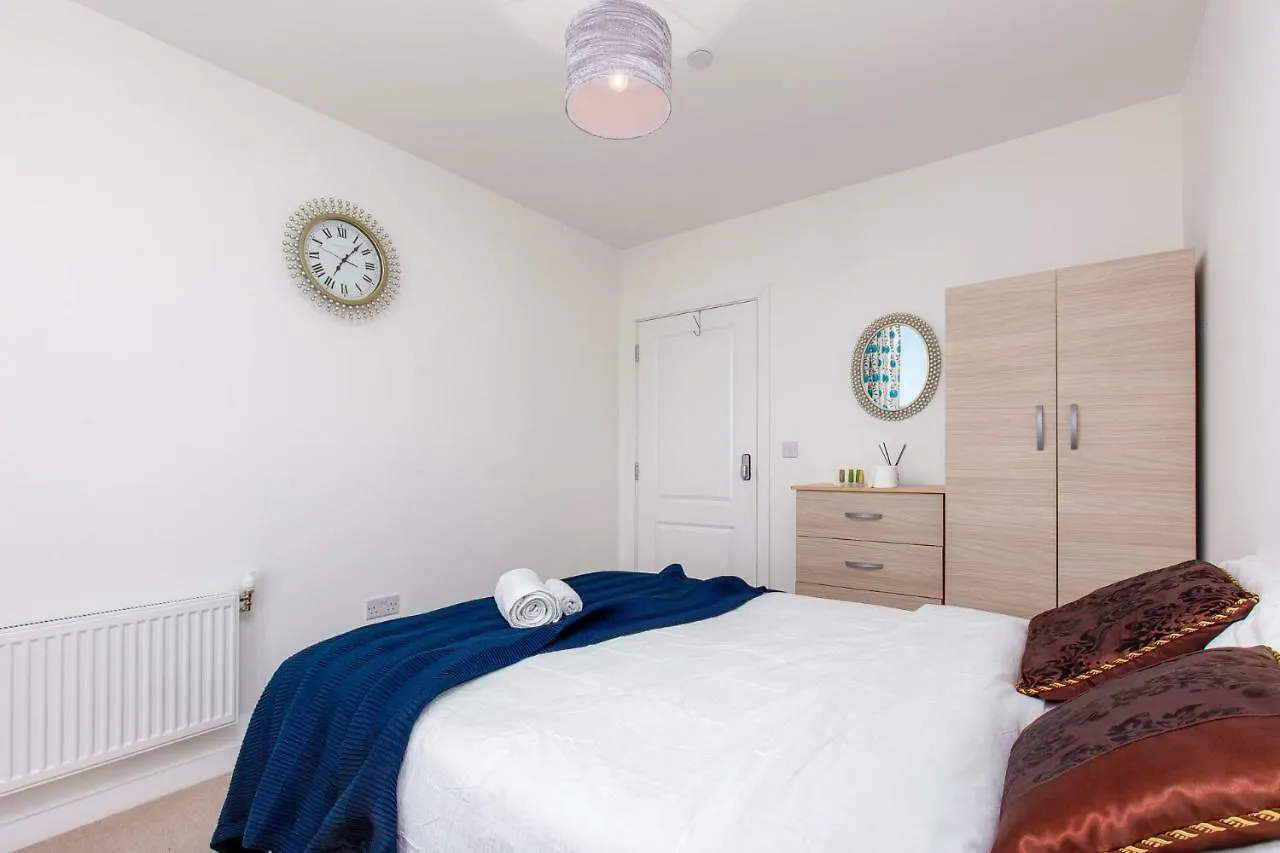 Lamington Heights Apartment London Homestay